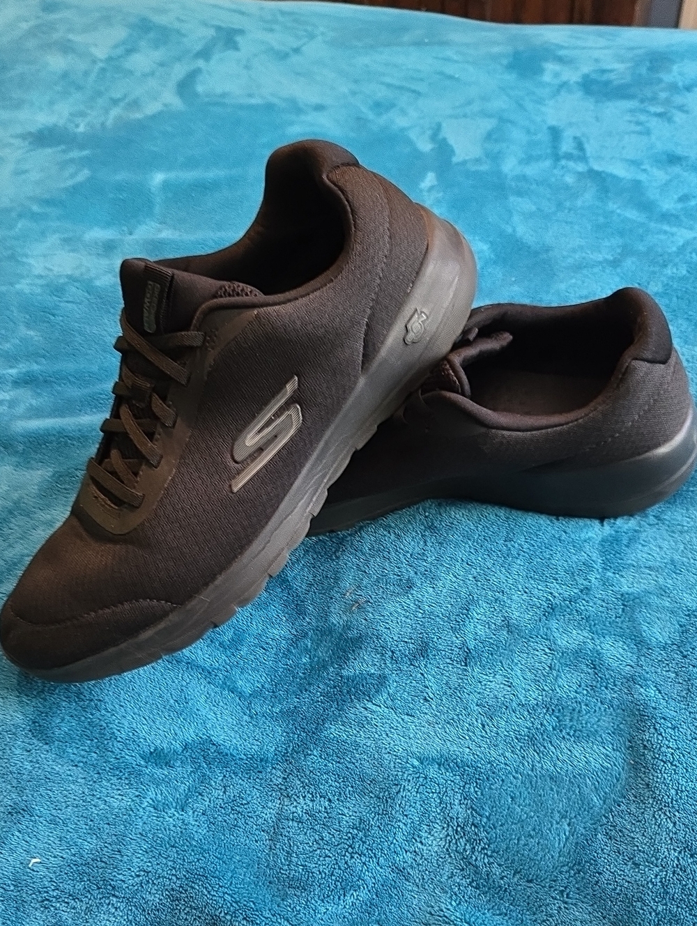 Skechers Women's Go Walk Gen 5 Black Slip-On Sneakers